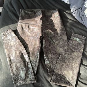 Lululemon, size 6, black with flowers